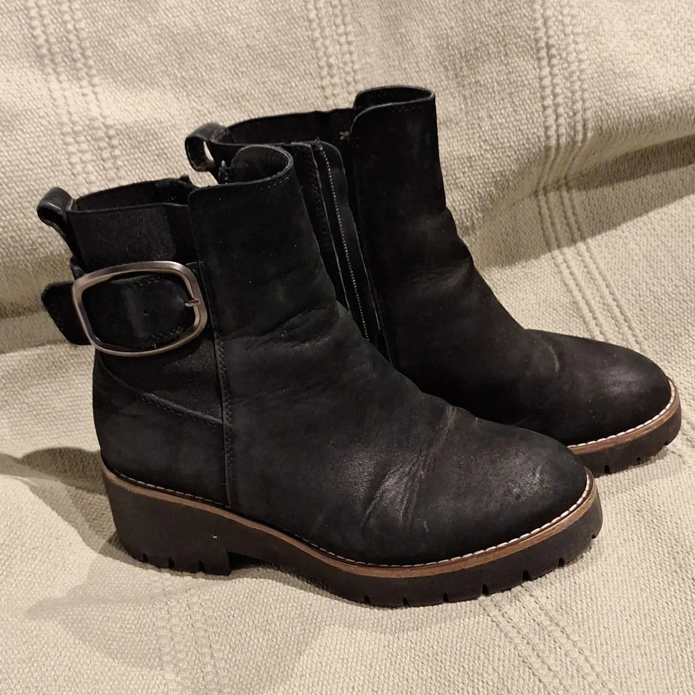 Blondo Dahlia Waterproof black booties size 7